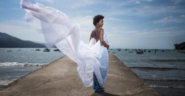 découvrez notre élégante robe aqua, parfaite pour vos occasions spéciales. sa couleur fraîche et son design raffiné mettront en valeur votre silhouette tout en vous offrant un confort optimal. idéale pour l'été ou les soirées, cette robe est un incontournable de votre garde-robe.